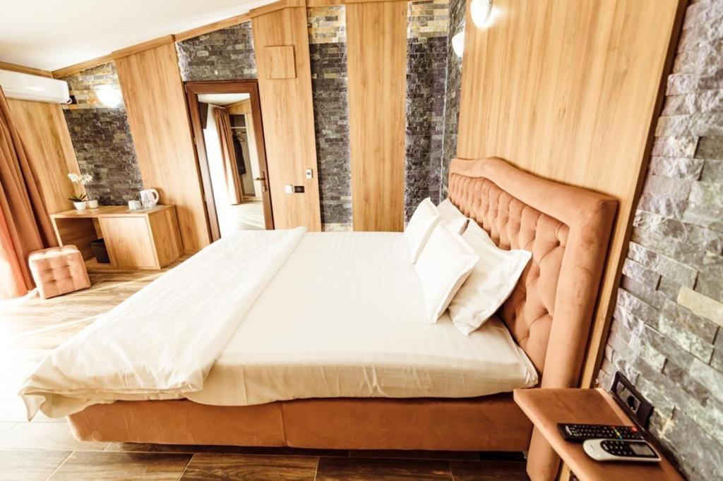 L'invidia Guest house Novaci-Straini